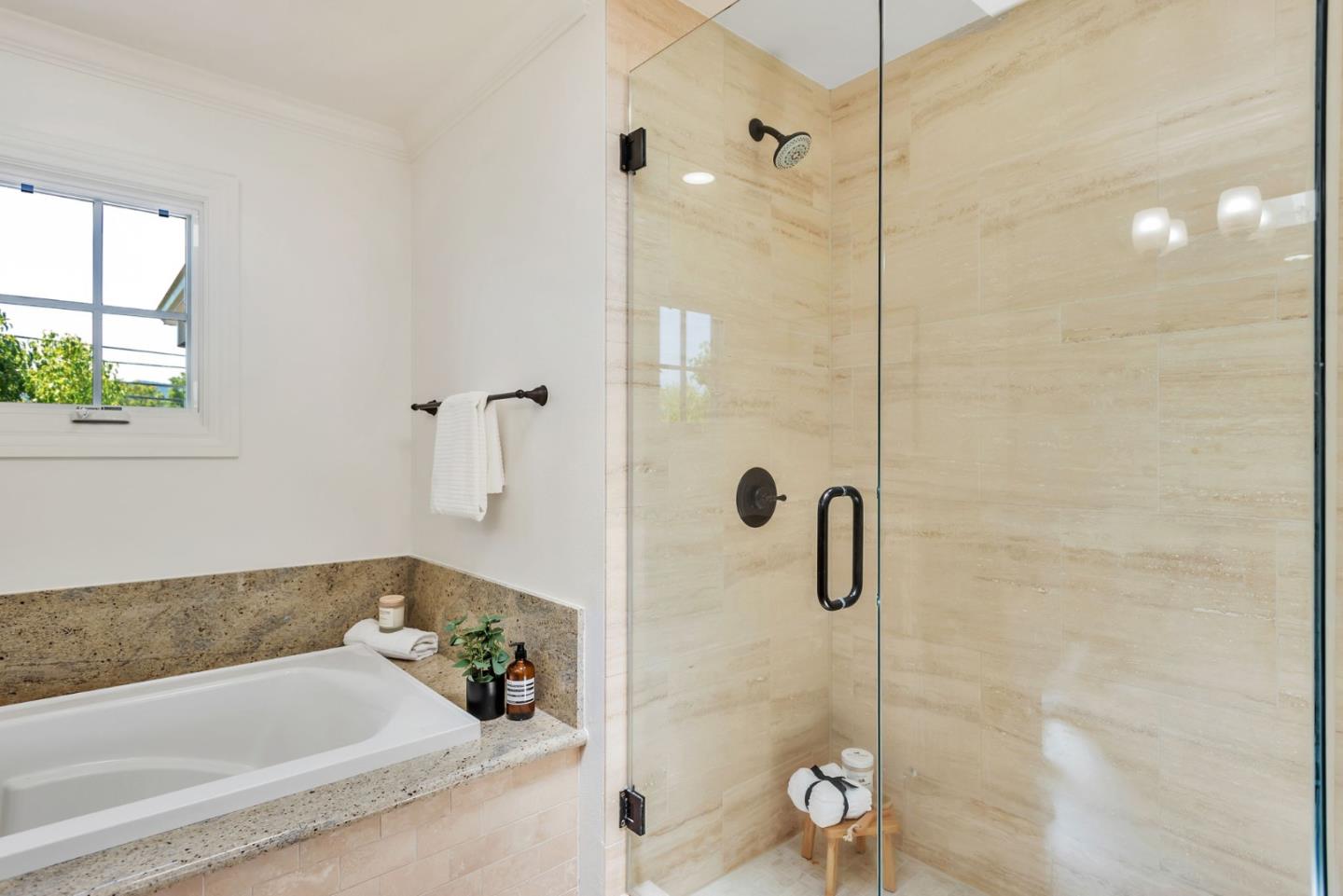 Detail Gallery Image 30 of 39 For 1601 Kentfield Ave, Redwood City,  CA 94061 - 3 Beds | 2/1 Baths