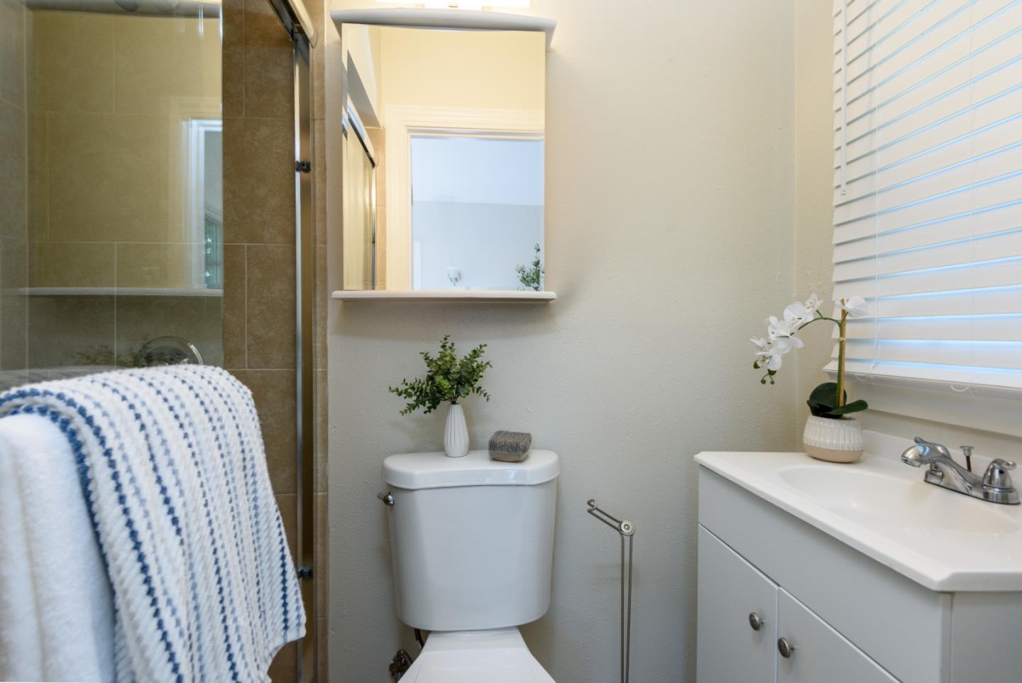 Detail Gallery Image 13 of 25 For 313 Seville Way, San Mateo,  CA 94402 - 3 Beds | 2 Baths