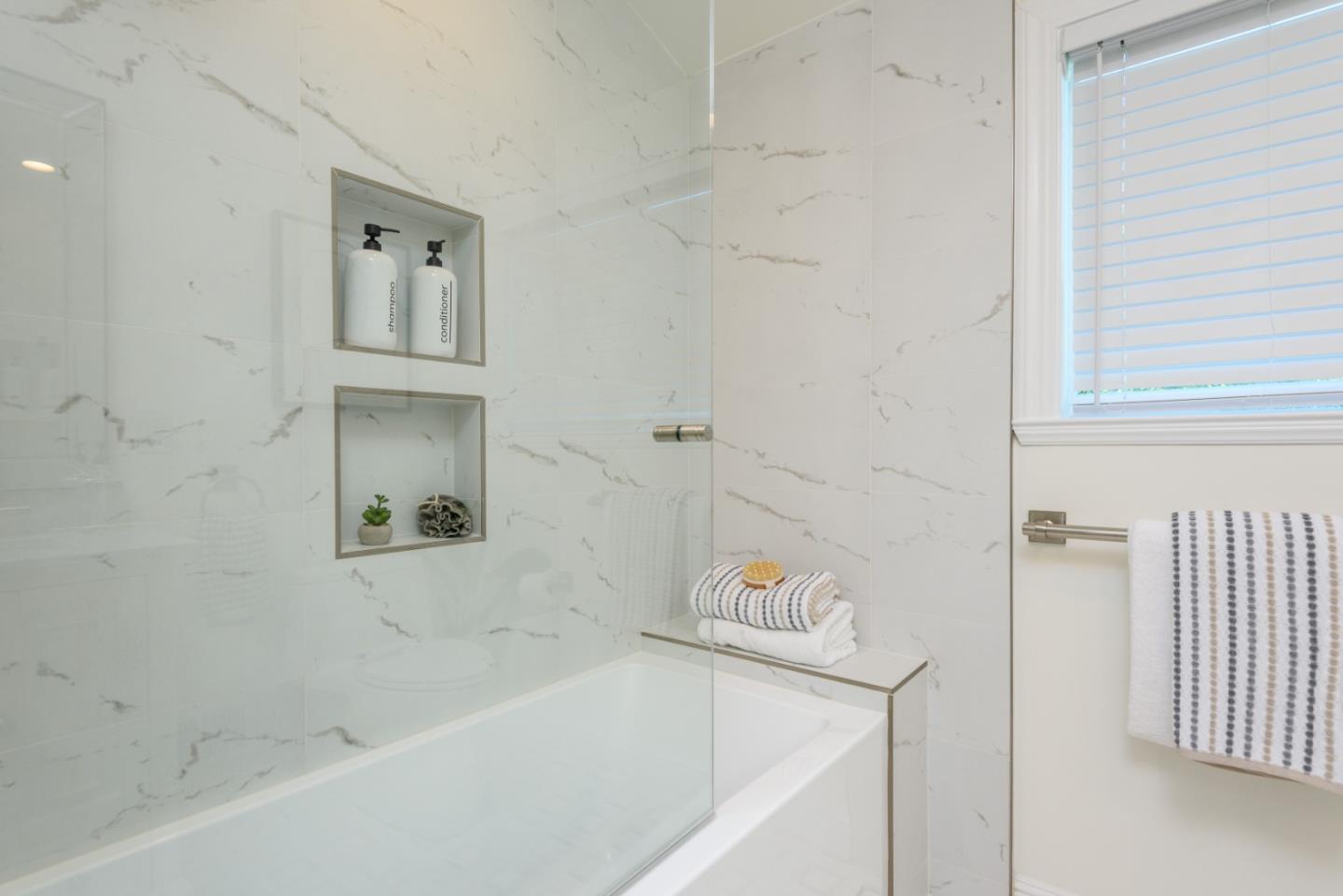 Detail Gallery Image 17 of 25 For 313 Seville Way, San Mateo,  CA 94402 - 3 Beds | 2 Baths