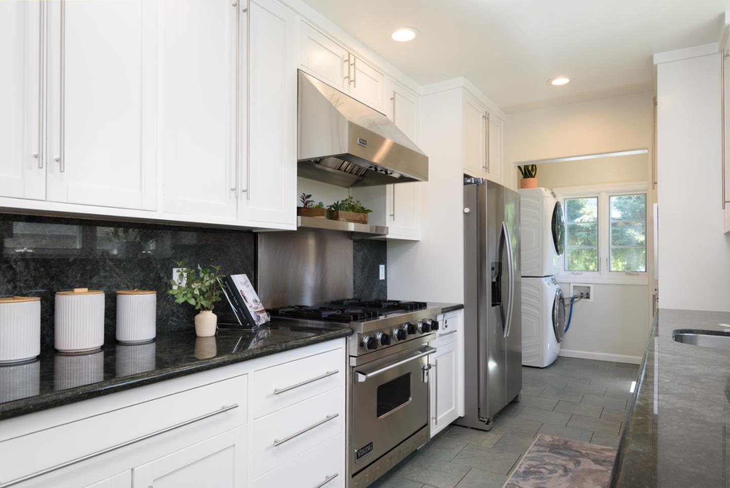 Detail Gallery Image 7 of 25 For 313 Seville Way, San Mateo,  CA 94402 - 3 Beds | 2 Baths