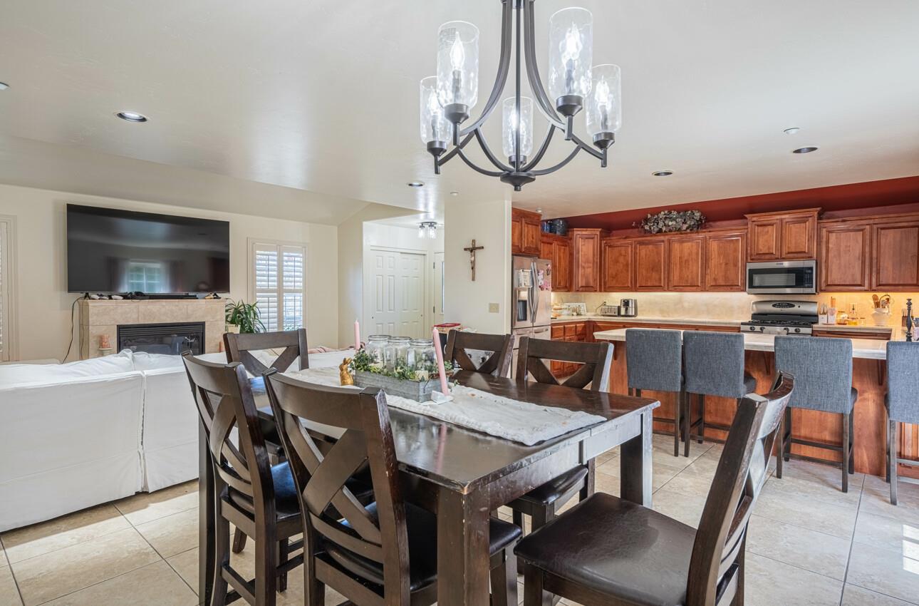 Detail Gallery Image 11 of 41 For 3145 Marina Dr, Marina,  CA 93933 - 4 Beds | 3 Baths