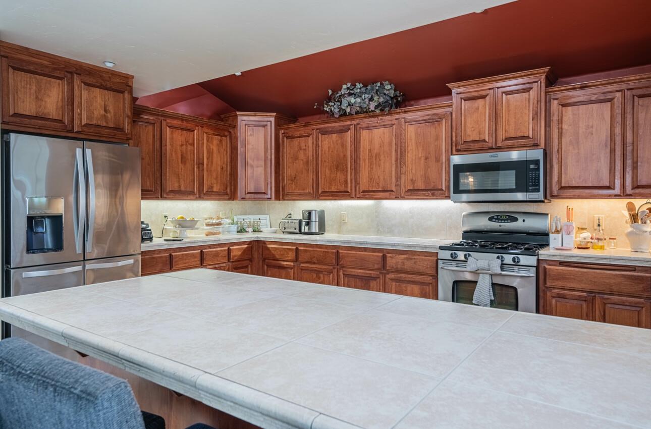 Detail Gallery Image 12 of 41 For 3145 Marina Dr, Marina,  CA 93933 - 4 Beds | 3 Baths