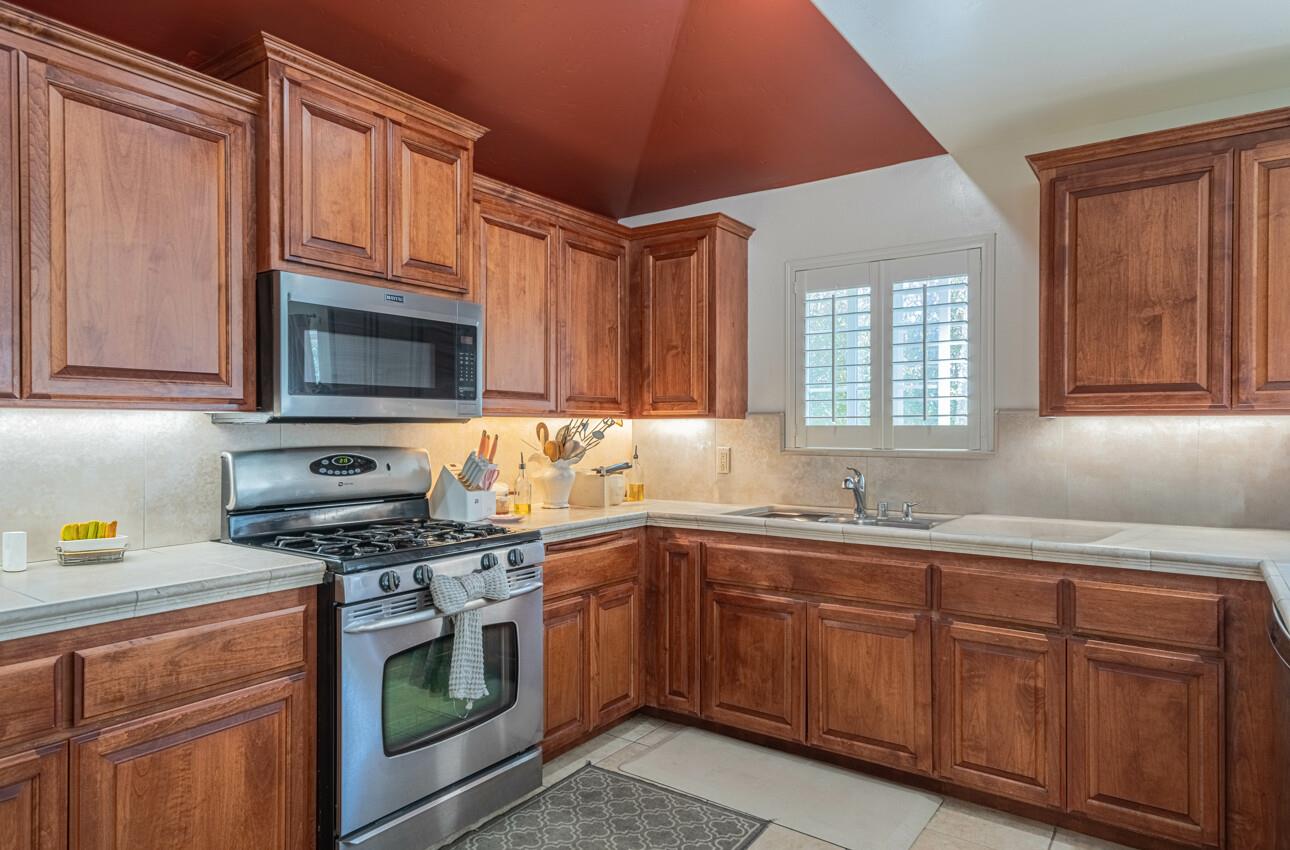 Detail Gallery Image 13 of 41 For 3145 Marina Dr, Marina,  CA 93933 - 4 Beds | 3 Baths