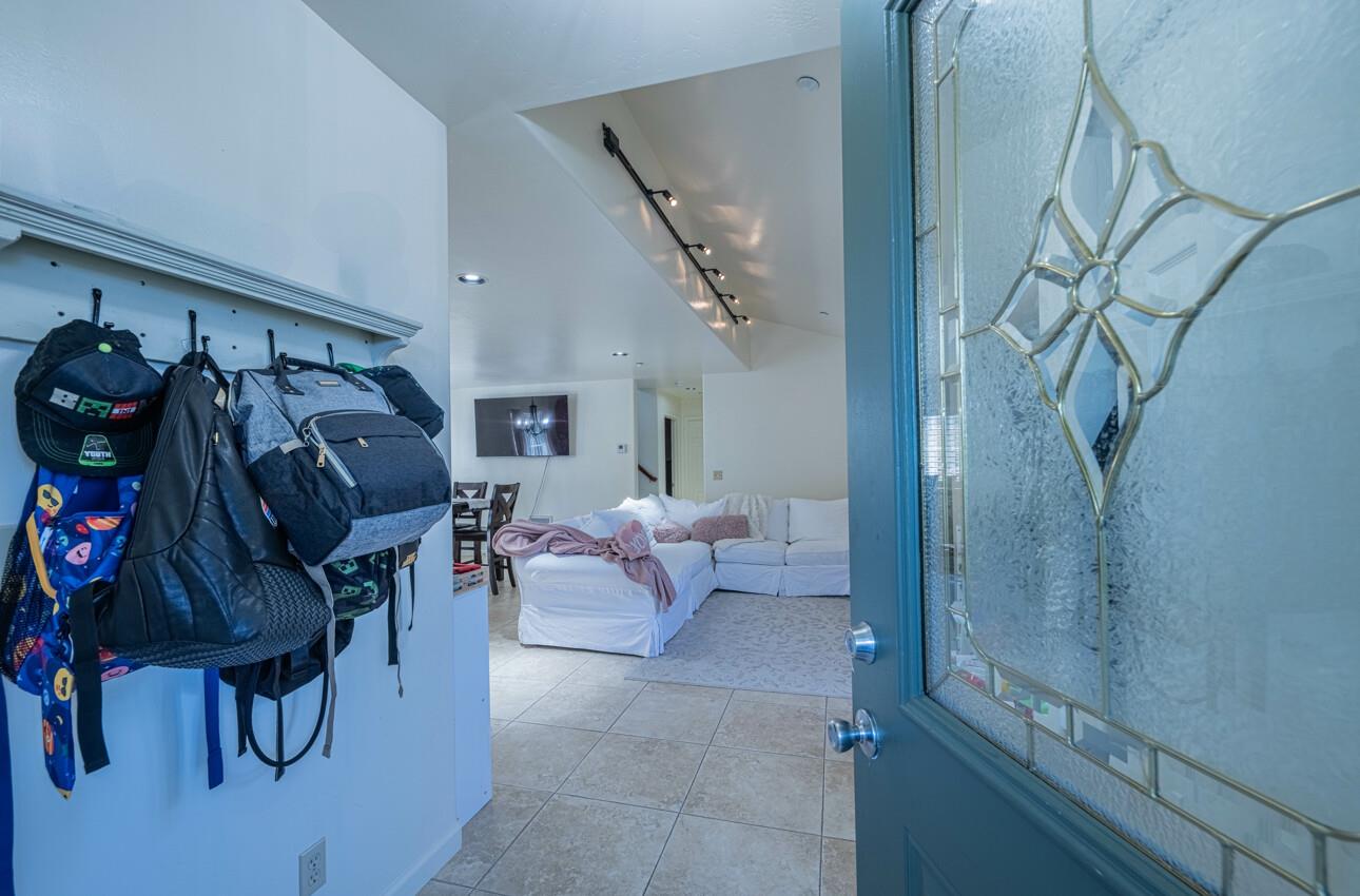 Detail Gallery Image 7 of 41 For 3145 Marina Dr, Marina,  CA 93933 - 4 Beds | 3 Baths