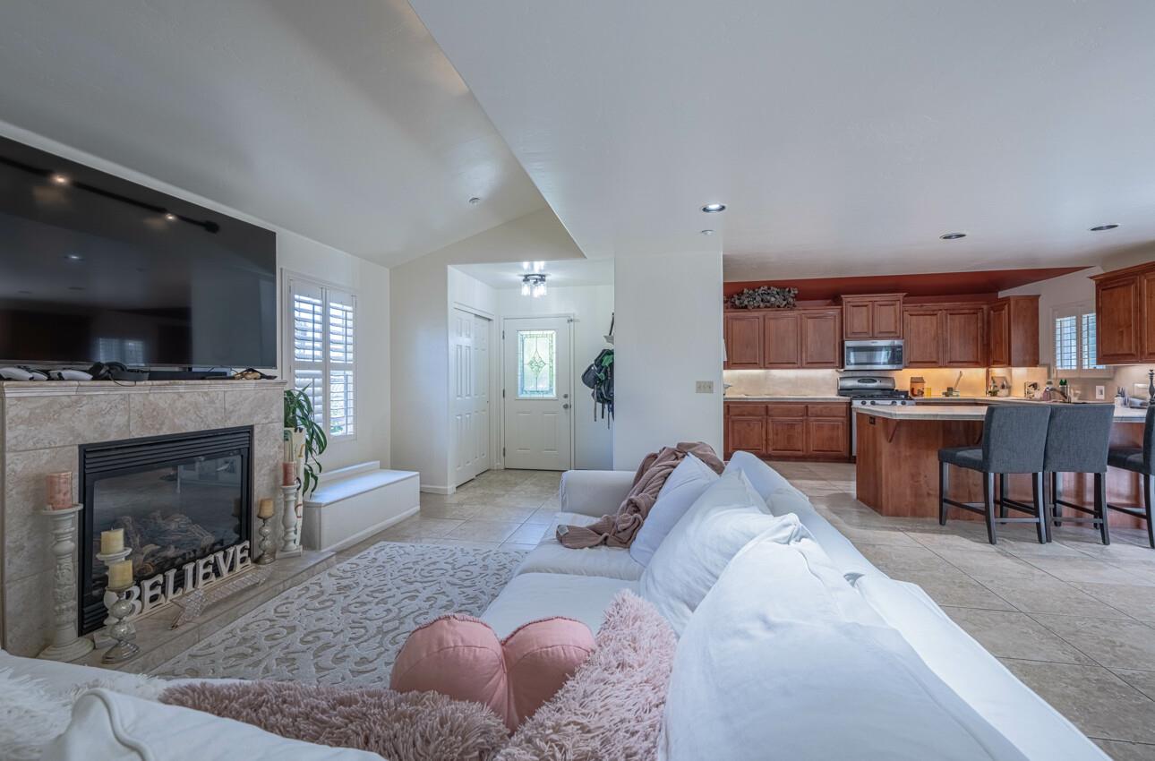 Detail Gallery Image 8 of 41 For 3145 Marina Dr, Marina,  CA 93933 - 4 Beds | 3 Baths