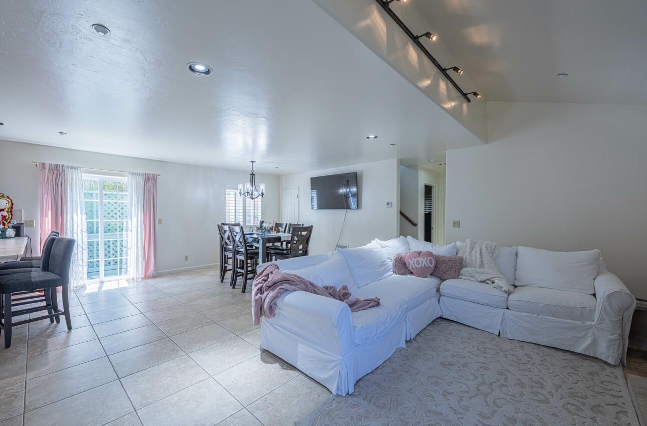 Detail Gallery Image 9 of 41 For 3145 Marina Dr, Marina,  CA 93933 - 4 Beds | 3 Baths