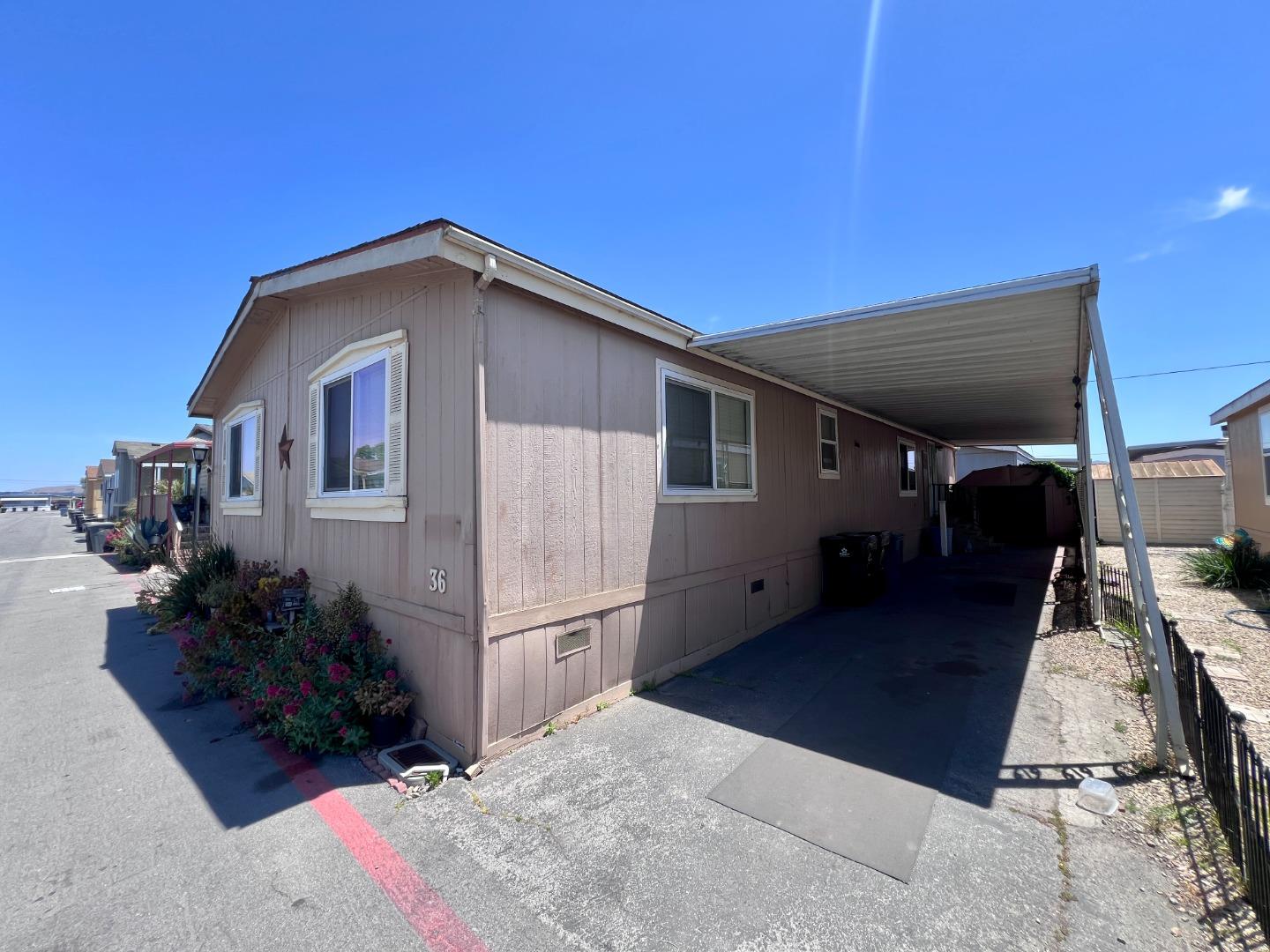 Detail Gallery Image 3 of 20 For 20 Russell Rd #36,  Salinas,  CA 93906 - 3 Beds | 2 Baths