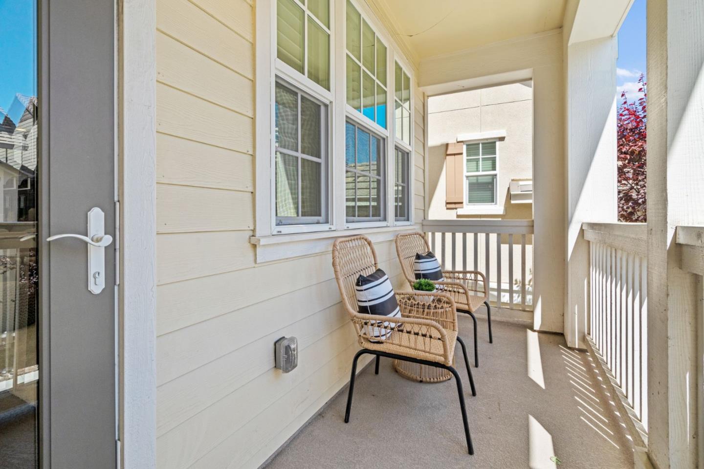 Detail Gallery Image 14 of 41 For 3406 Pyramid Way, Mountain View,  CA 94043 - 3 Beds | 3/1 Baths