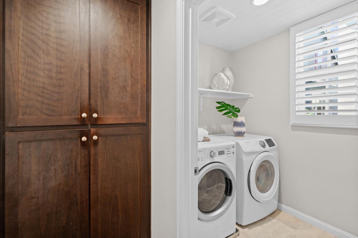 Detail Gallery Image 28 of 41 For 3406 Pyramid Way, Mountain View,  CA 94043 - 3 Beds | 3/1 Baths
