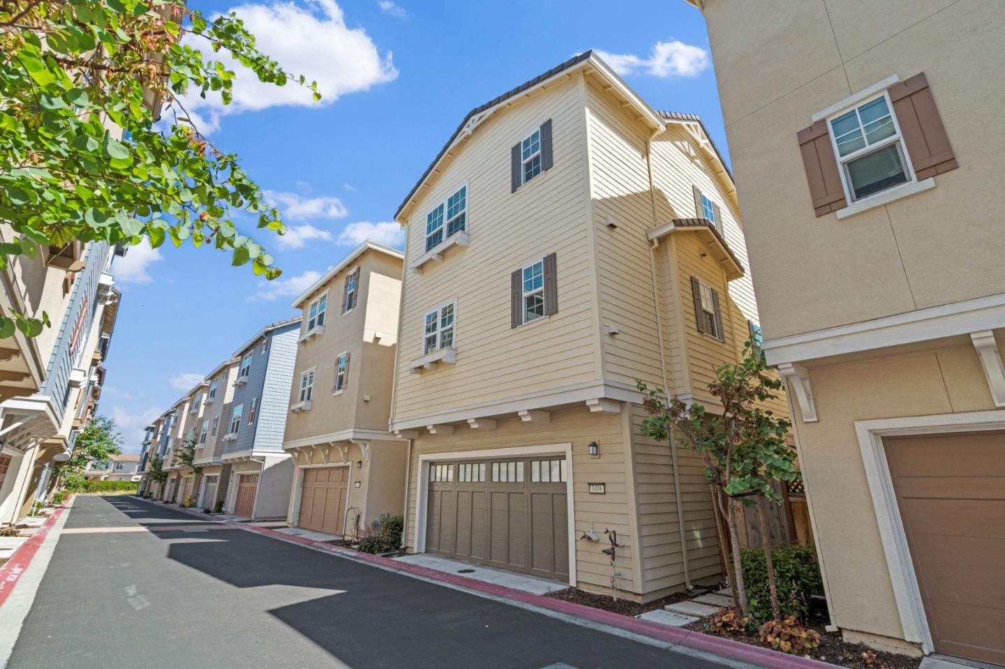 Detail Gallery Image 30 of 41 For 3406 Pyramid Way, Mountain View,  CA 94043 - 3 Beds | 3/1 Baths