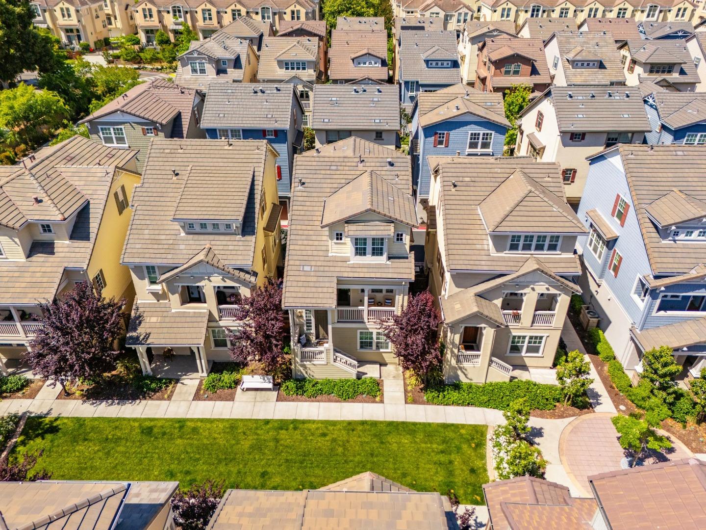Detail Gallery Image 35 of 41 For 3406 Pyramid Way, Mountain View,  CA 94043 - 3 Beds | 3/1 Baths