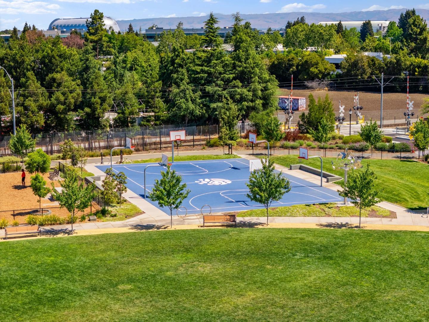 Detail Gallery Image 39 of 41 For 3406 Pyramid Way, Mountain View,  CA 94043 - 3 Beds | 3/1 Baths