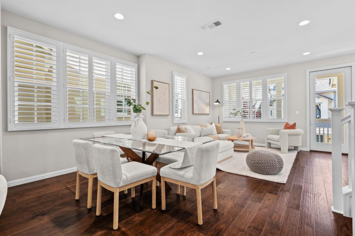 Detail Gallery Image 5 of 41 For 3406 Pyramid Way, Mountain View,  CA 94043 - 3 Beds | 3/1 Baths