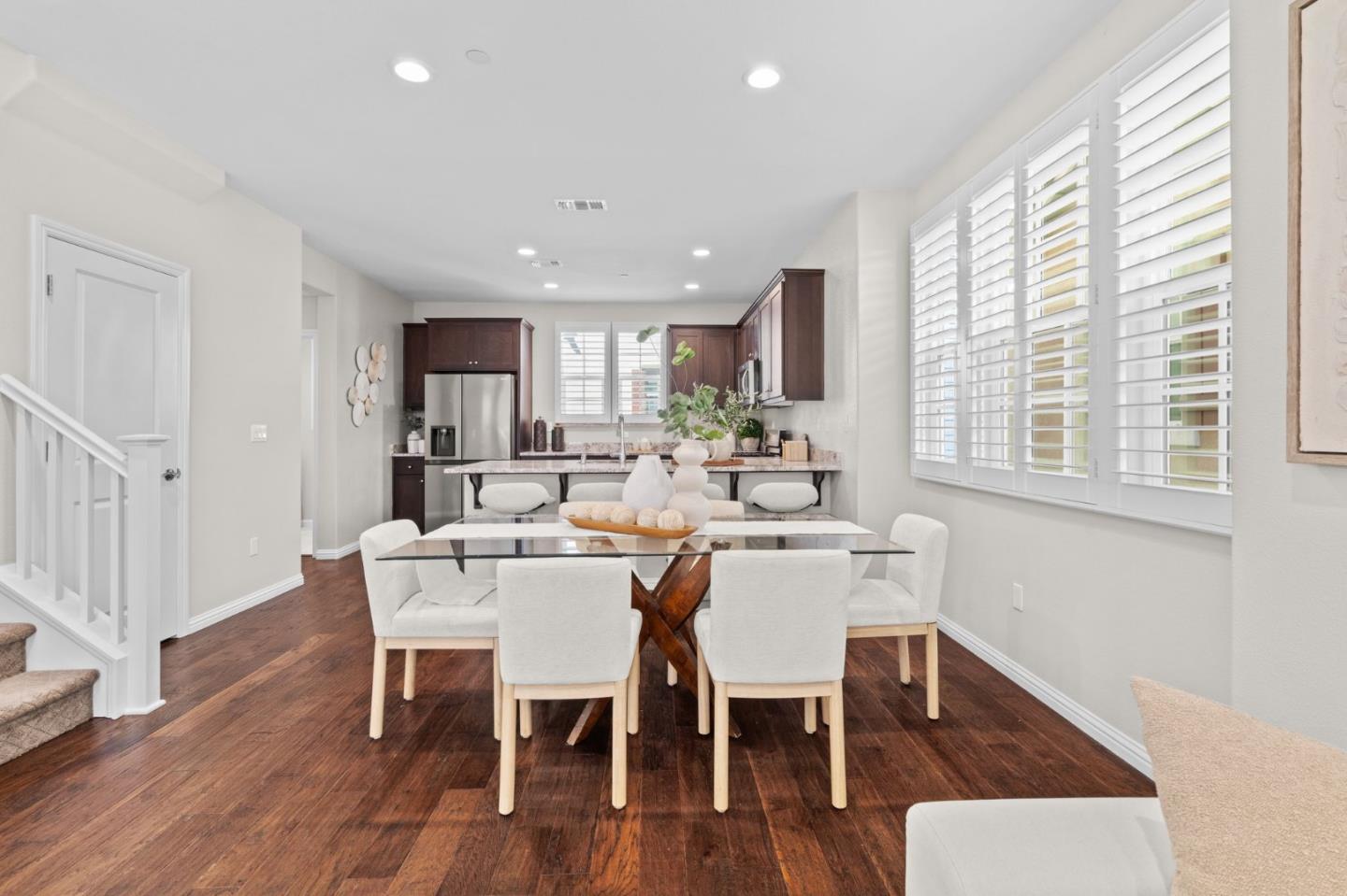 Detail Gallery Image 6 of 41 For 3406 Pyramid Way, Mountain View,  CA 94043 - 3 Beds | 3/1 Baths