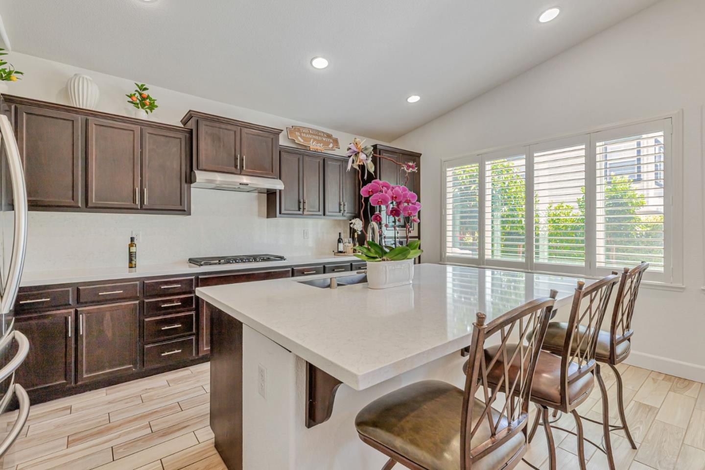 Detail Gallery Image 11 of 44 For 1188 Viognier Way, Gilroy,  CA 95020 - 4 Beds | 3 Baths
