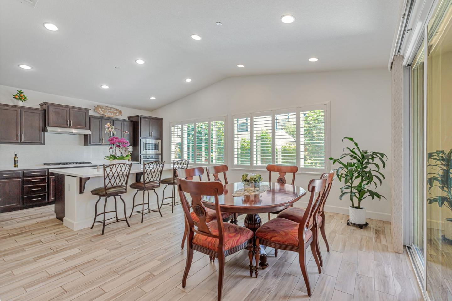 Detail Gallery Image 14 of 44 For 1188 Viognier Way, Gilroy,  CA 95020 - 4 Beds | 3 Baths