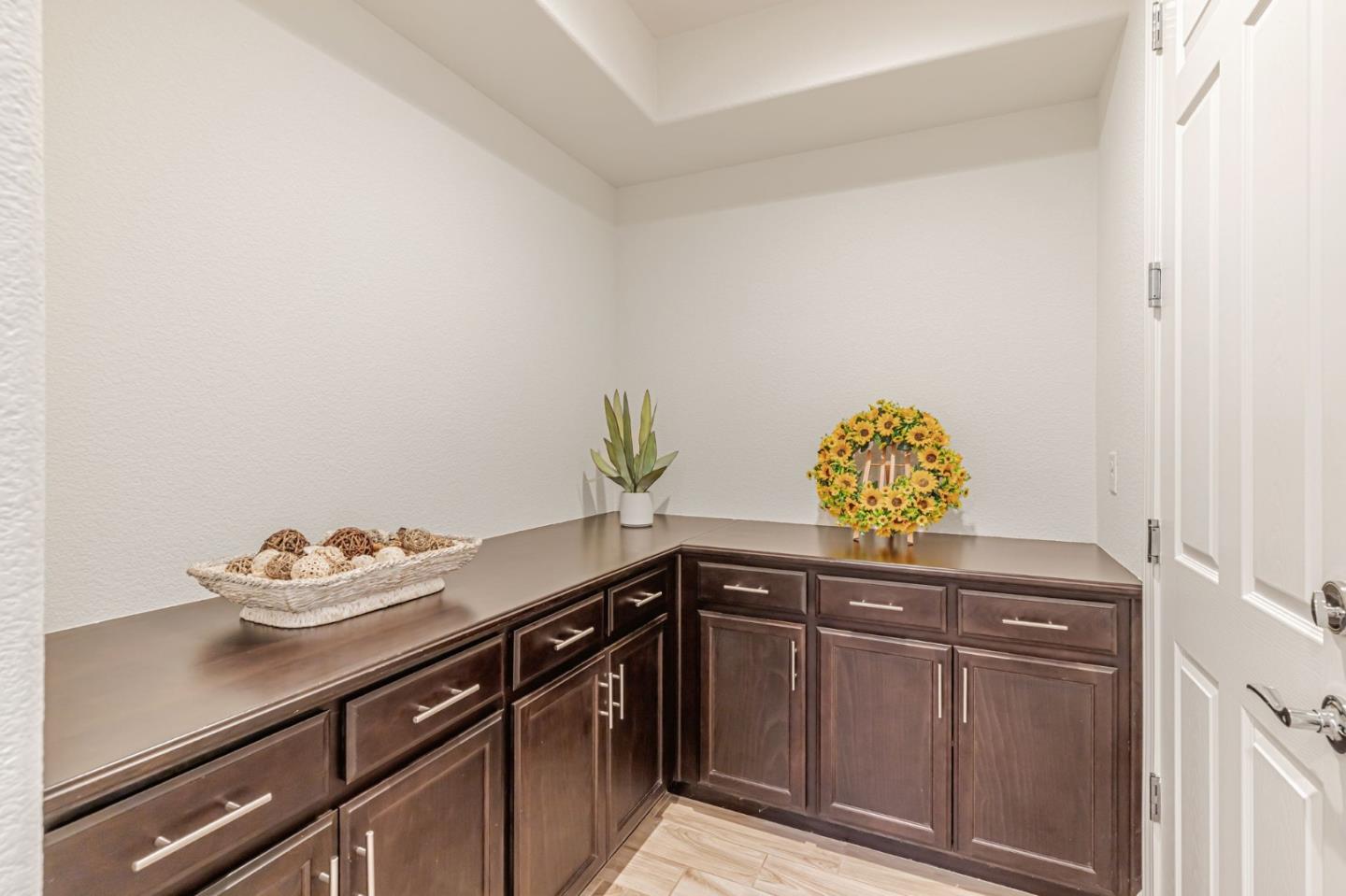 Detail Gallery Image 6 of 44 For 1188 Viognier Way, Gilroy,  CA 95020 - 4 Beds | 3 Baths