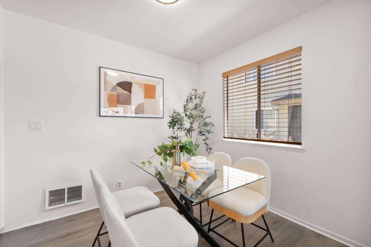 Detail Gallery Image 11 of 42 For 860 Wyman Way #2,  San Jose,  CA 95133 - 2 Beds | 1 Baths
