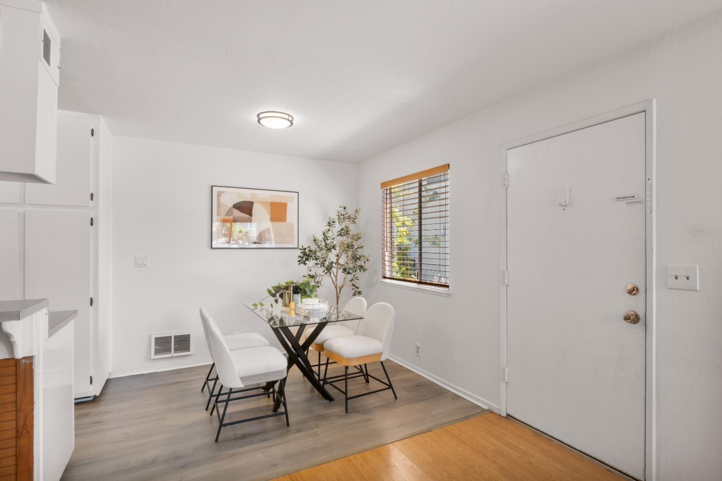 Detail Gallery Image 4 of 42 For 860 Wyman Way #2,  San Jose,  CA 95133 - 2 Beds | 1 Baths