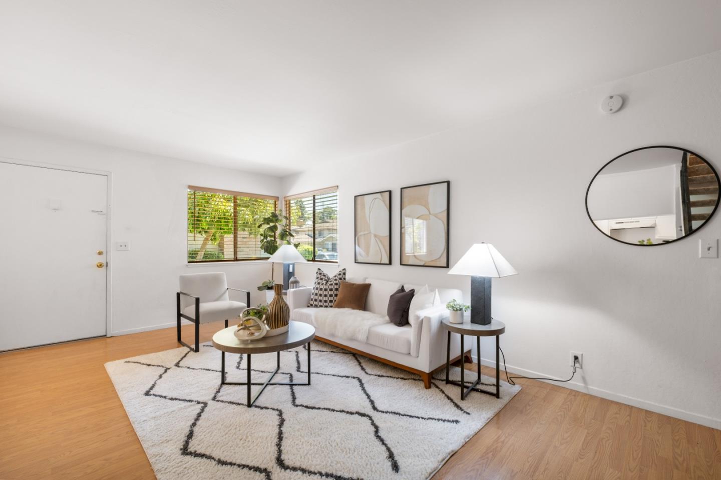 Detail Gallery Image 7 of 42 For 860 Wyman Way #2,  San Jose,  CA 95133 - 2 Beds | 1 Baths