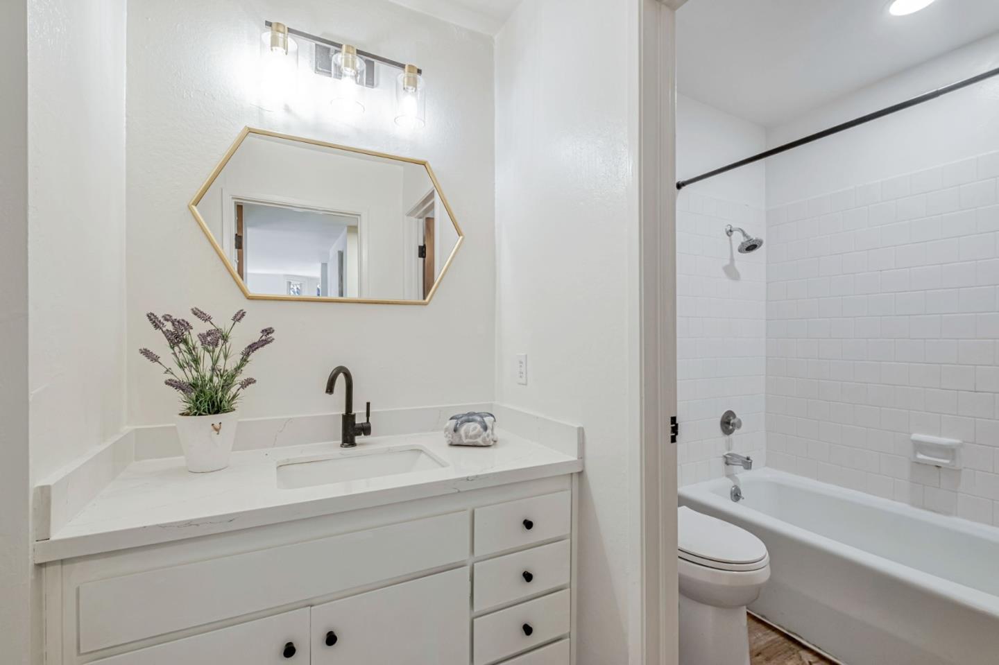 Detail Gallery Image 15 of 32 For 2700 Le Conte Ave #301,  Berkeley,  CA 94709 - 1 Beds | 1 Baths