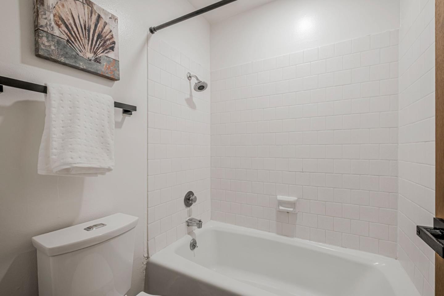 Detail Gallery Image 16 of 32 For 2700 Le Conte Ave #301,  Berkeley,  CA 94709 - 1 Beds | 1 Baths