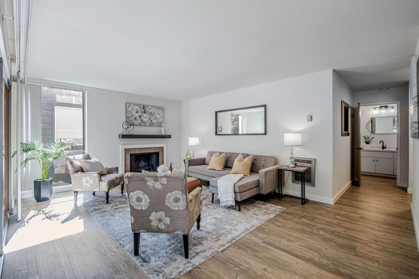 Detail Gallery Image 2 of 32 For 2700 Le Conte Ave #301,  Berkeley,  CA 94709 - 1 Beds | 1 Baths