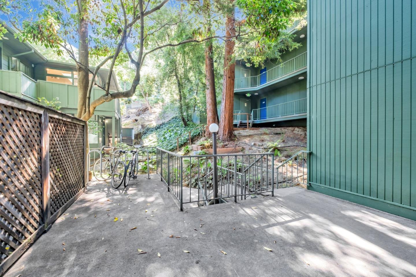Detail Gallery Image 25 of 32 For 2700 Le Conte Ave #301,  Berkeley,  CA 94709 - 1 Beds | 1 Baths