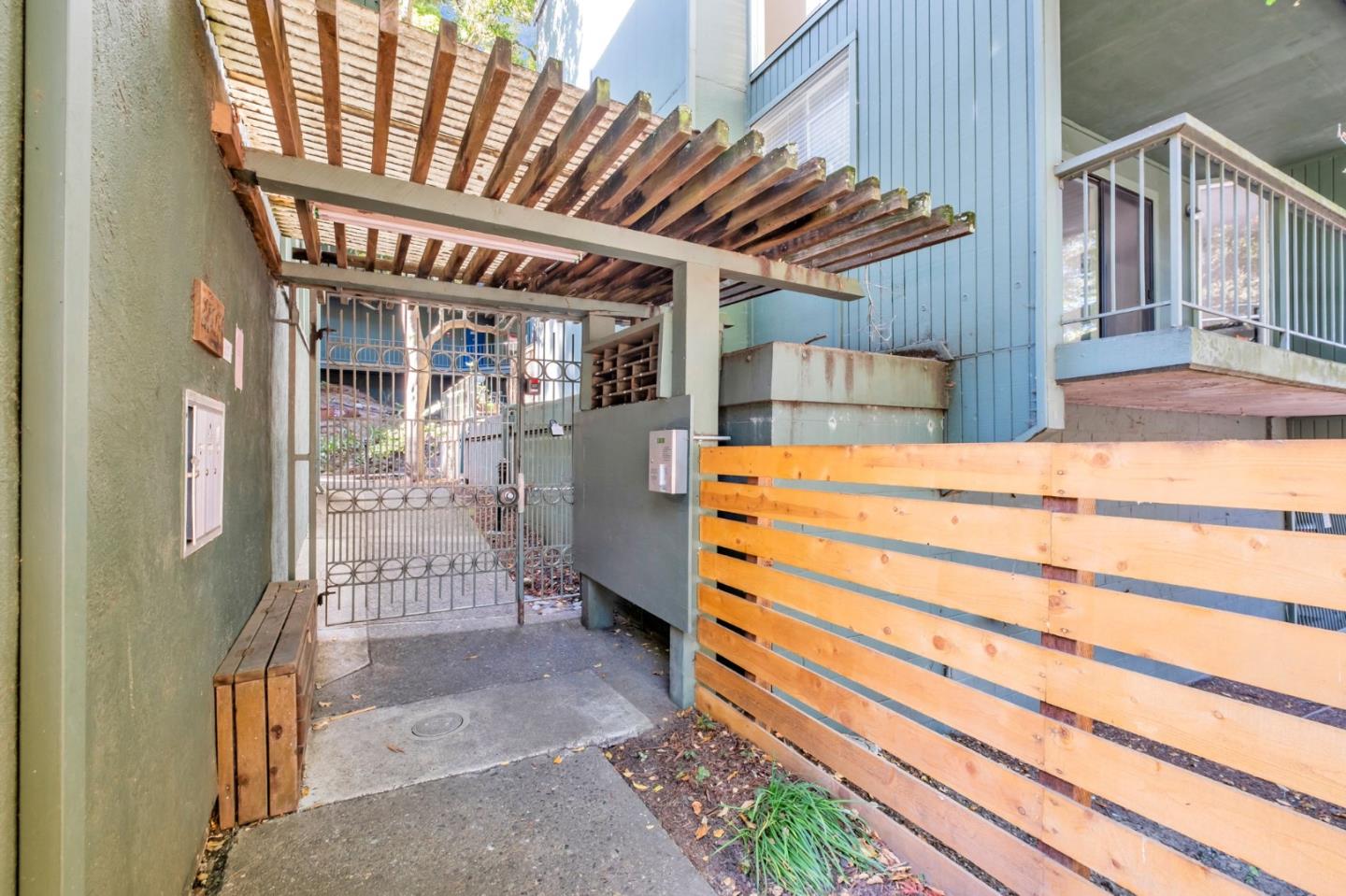 Detail Gallery Image 26 of 32 For 2700 Le Conte Ave #301,  Berkeley,  CA 94709 - 1 Beds | 1 Baths