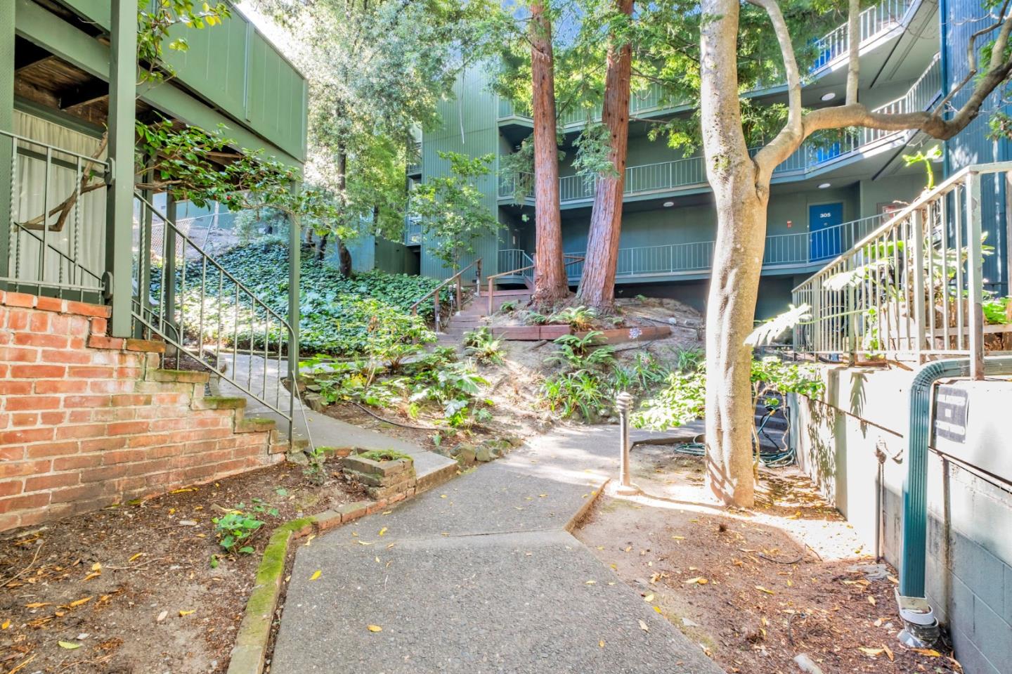 Detail Gallery Image 27 of 32 For 2700 Le Conte Ave #301,  Berkeley,  CA 94709 - 1 Beds | 1 Baths
