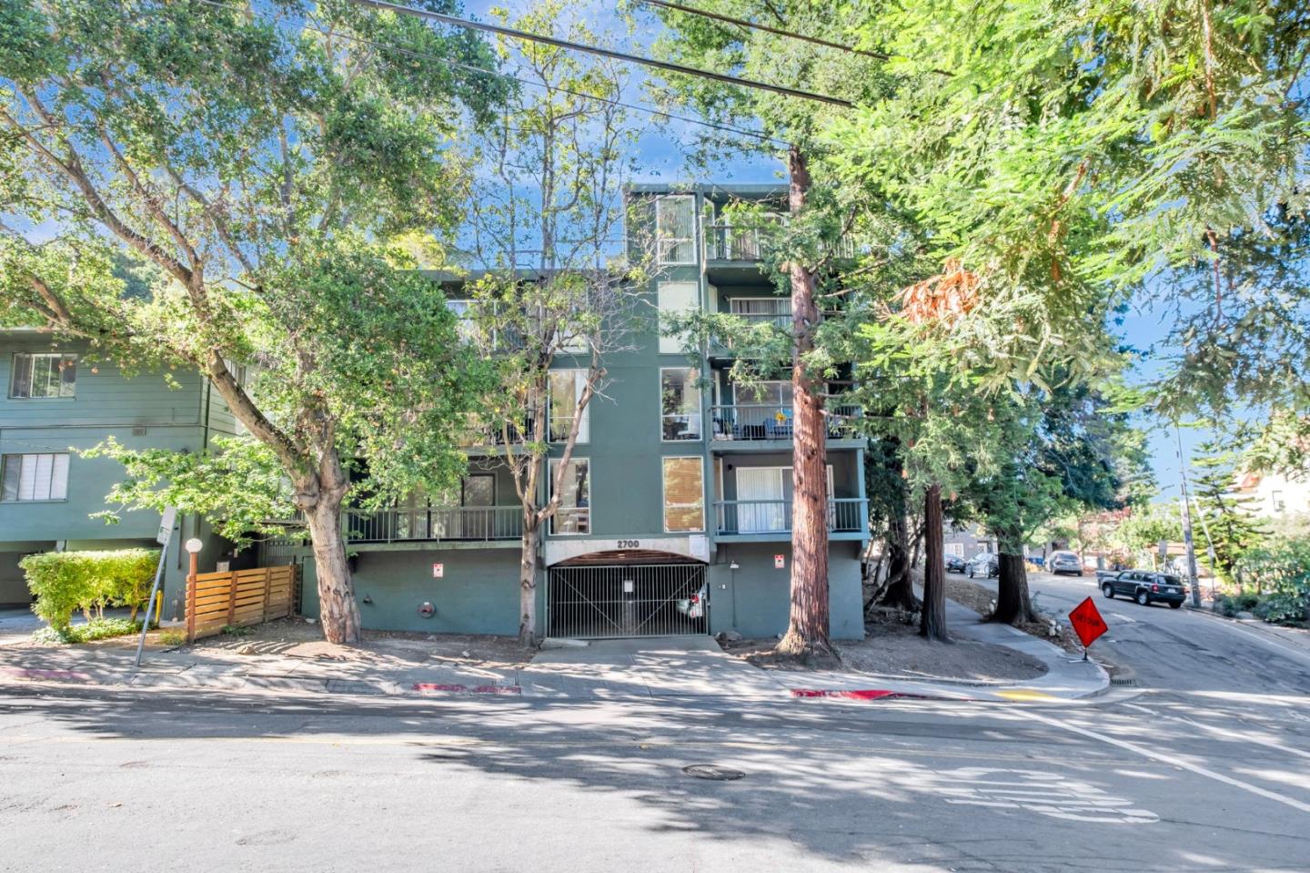 Detail Gallery Image 28 of 32 For 2700 Le Conte Ave #301,  Berkeley,  CA 94709 - 1 Beds | 1 Baths