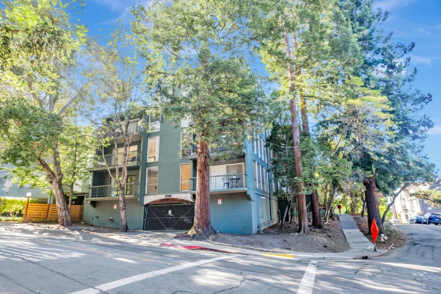 Detail Gallery Image 30 of 32 For 2700 Le Conte Ave #301,  Berkeley,  CA 94709 - 1 Beds | 1 Baths