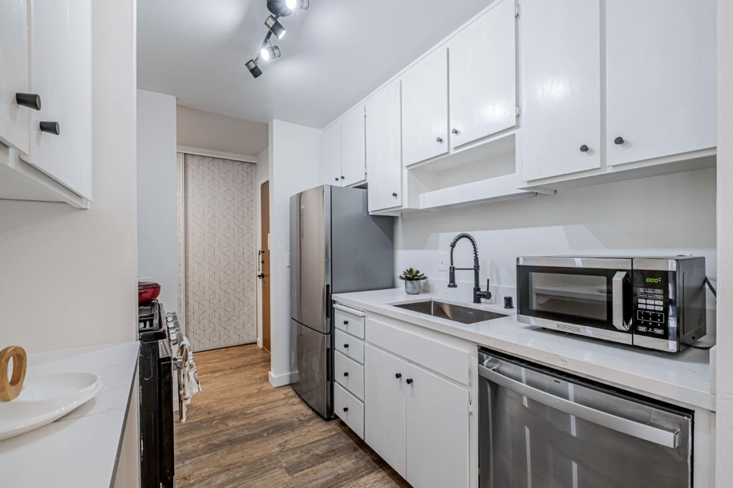 Detail Gallery Image 6 of 32 For 2700 Le Conte Ave #301,  Berkeley,  CA 94709 - 1 Beds | 1 Baths