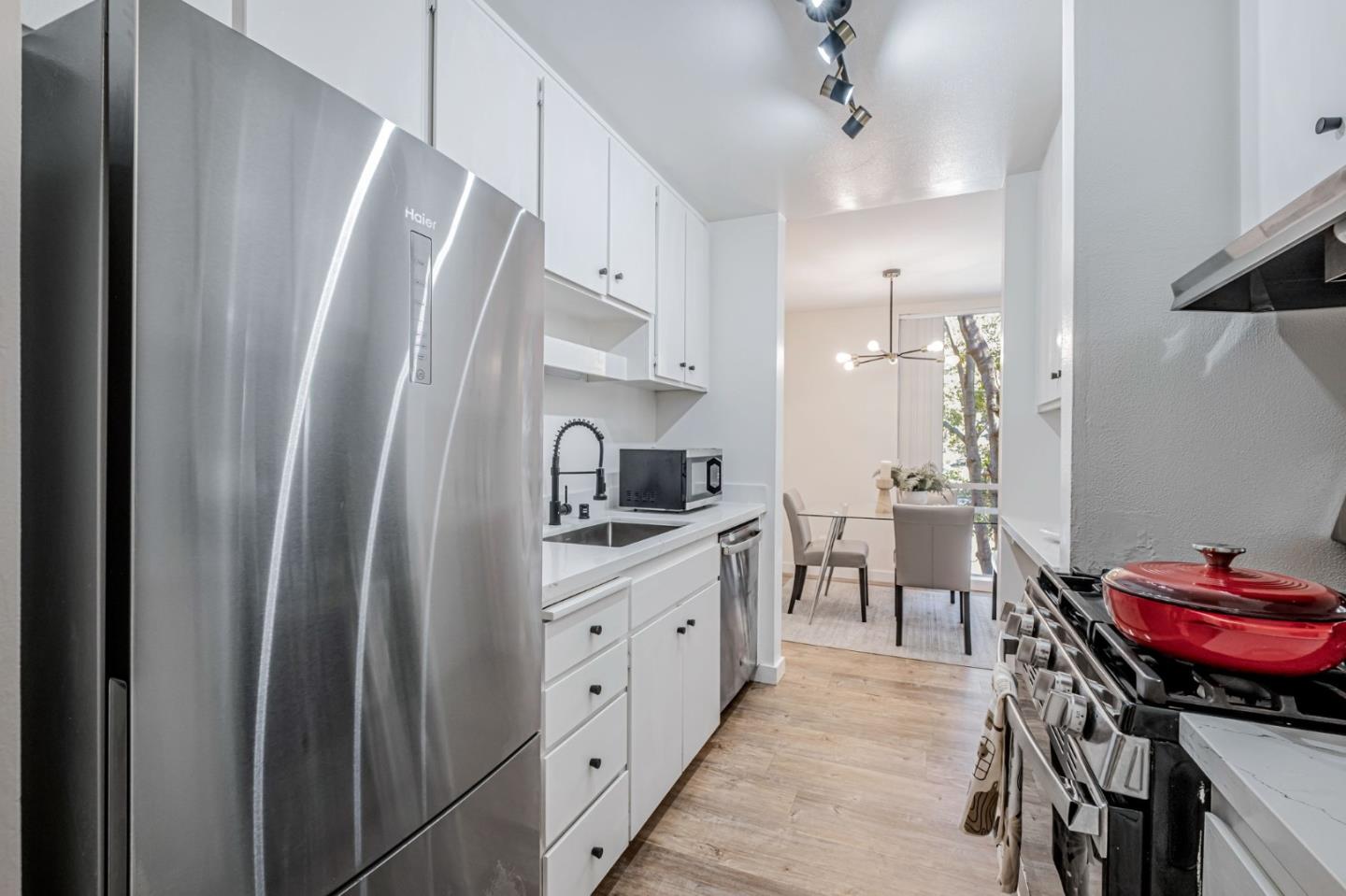 Detail Gallery Image 8 of 32 For 2700 Le Conte Ave #301,  Berkeley,  CA 94709 - 1 Beds | 1 Baths