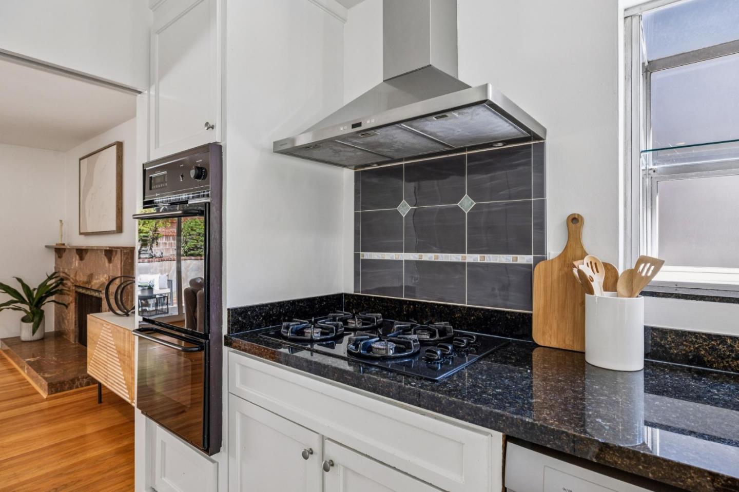 Detail Gallery Image 10 of 38 For 864 Vista Grande, Millbrae,  CA 94030 - 3 Beds | 2 Baths