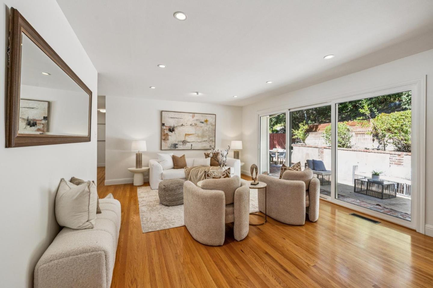 Detail Gallery Image 4 of 38 For 864 Vista Grande, Millbrae,  CA 94030 - 3 Beds | 2 Baths