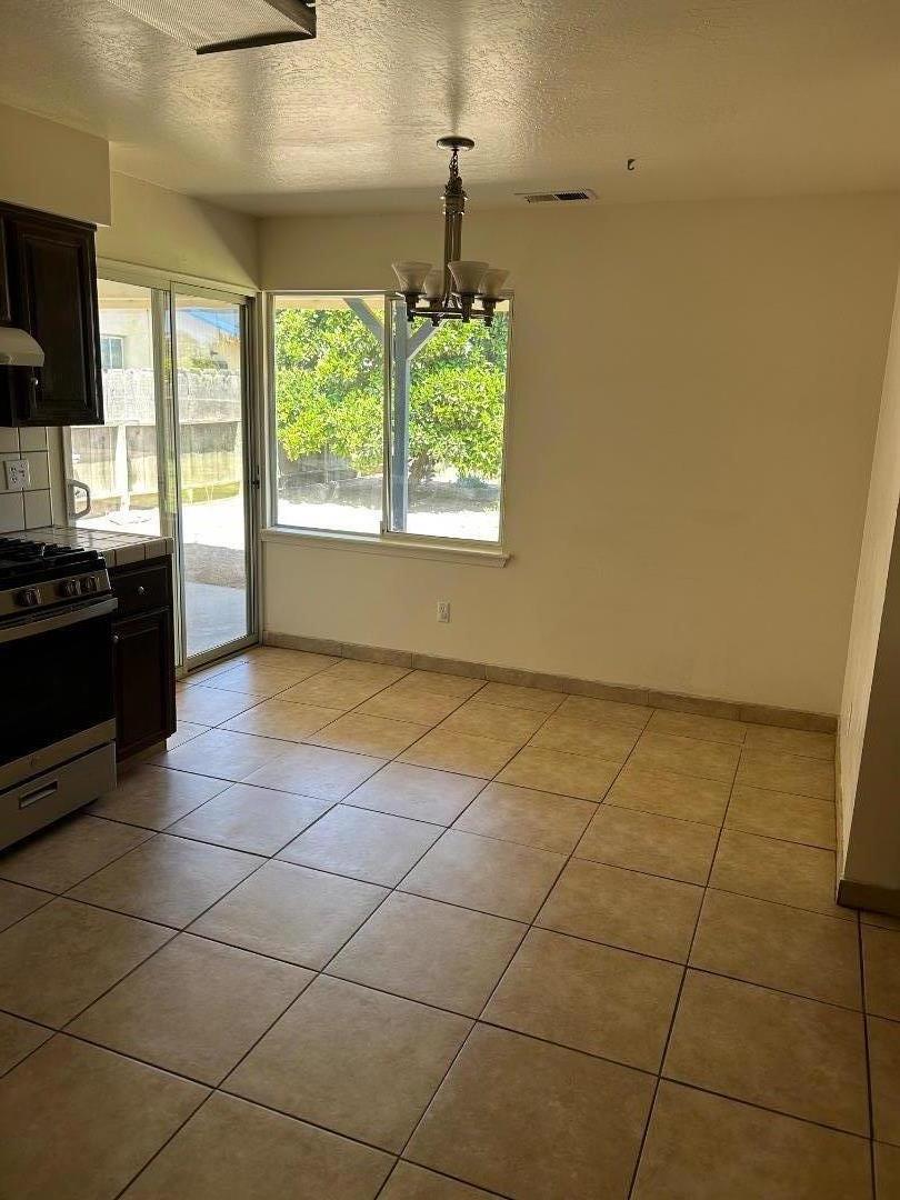 Detail Gallery Image 8 of 24 For 614 Apple Ave, Greenfield,  CA 93927 - 3 Beds | 2 Baths