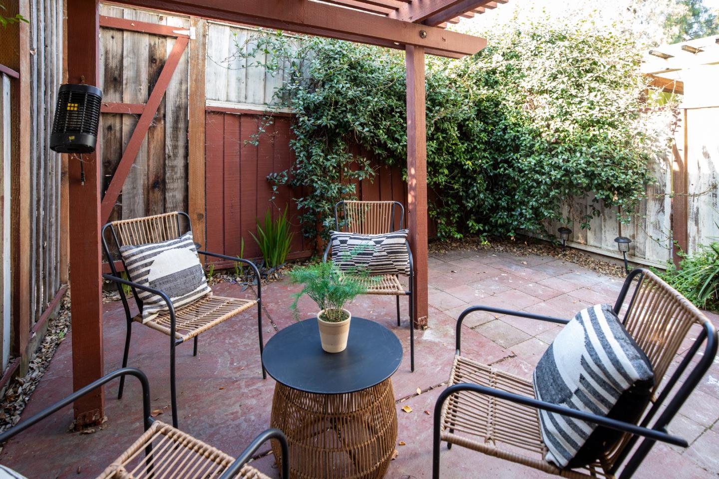 Detail Gallery Image 12 of 15 For 201 N 6th St, San Jose,  CA 95112 - 2 Beds | 2/1 Baths