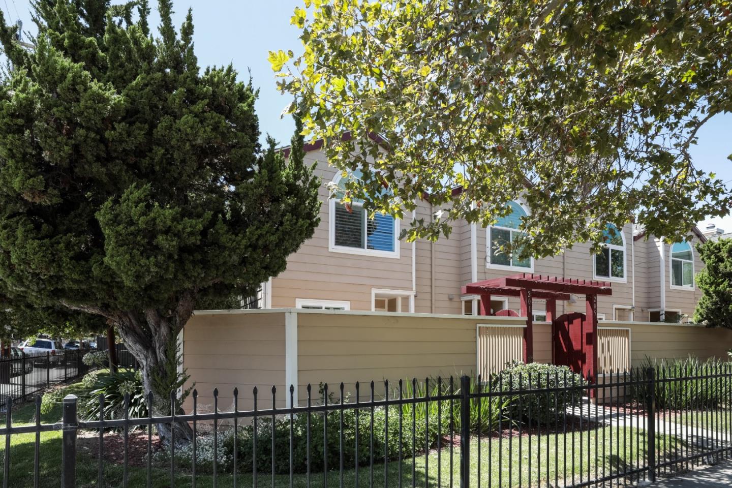 Detail Gallery Image 14 of 15 For 201 N 6th St, San Jose,  CA 95112 - 2 Beds | 2/1 Baths