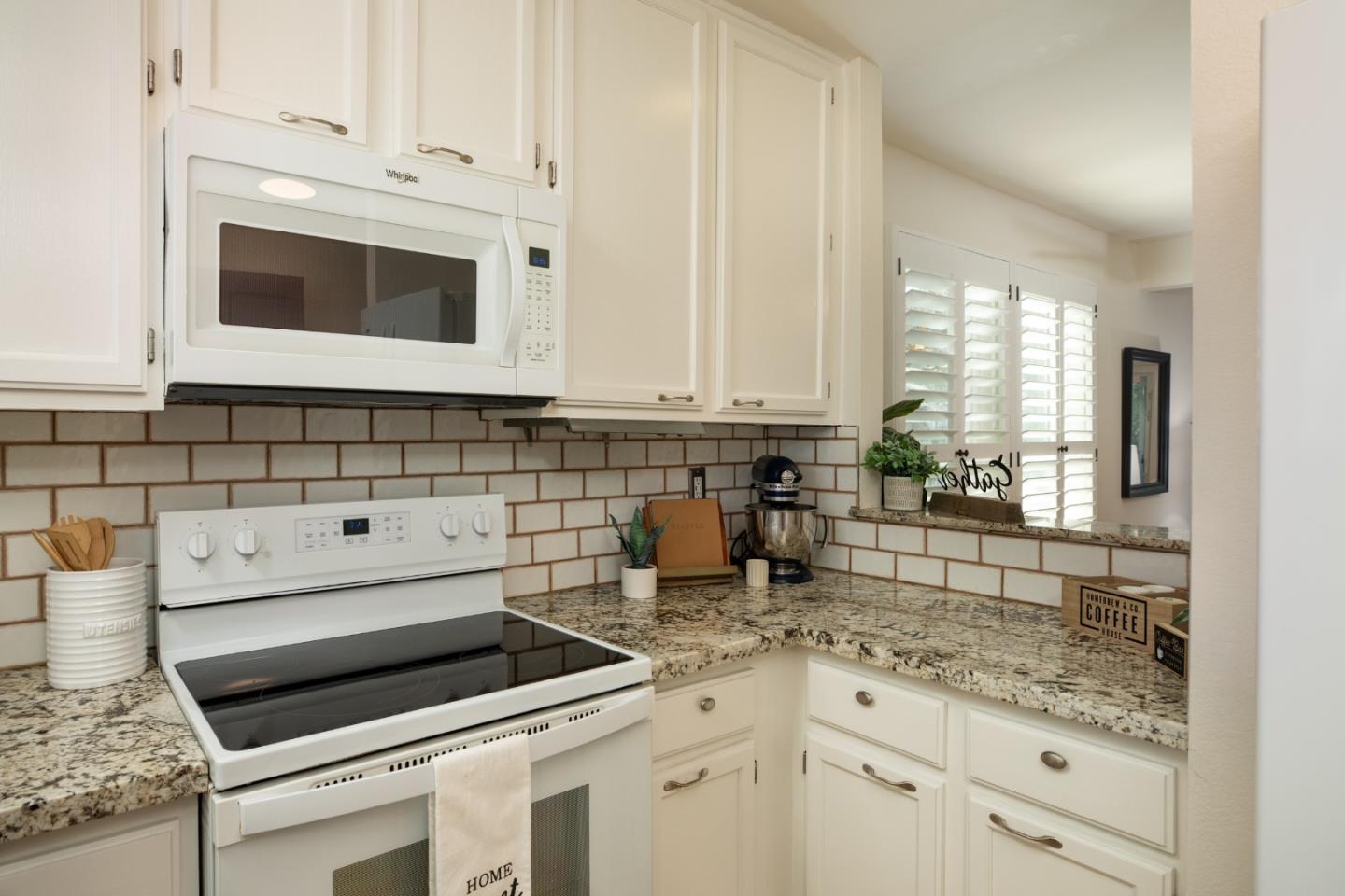 Detail Gallery Image 5 of 15 For 201 N 6th St, San Jose,  CA 95112 - 2 Beds | 2/1 Baths