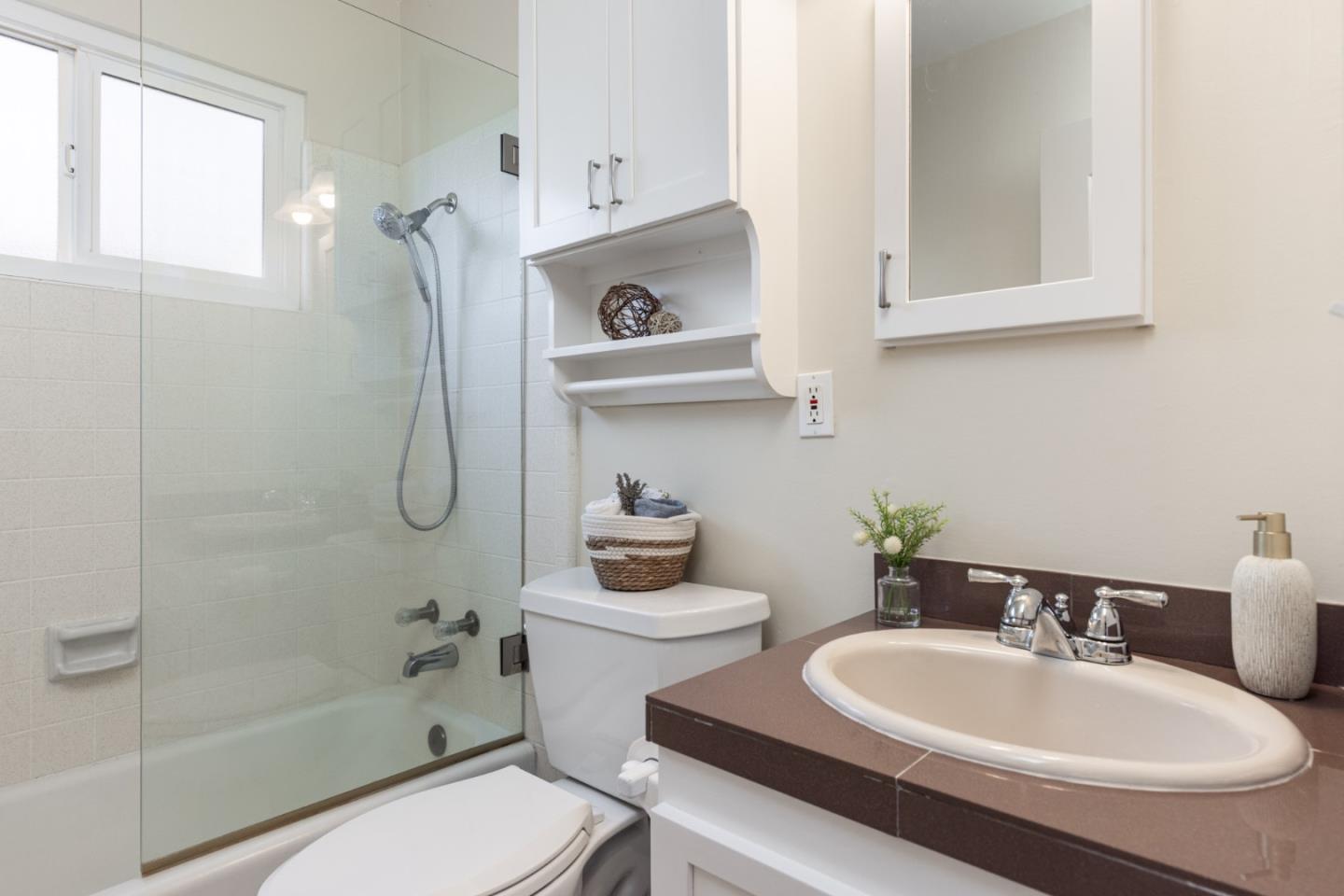 Detail Gallery Image 10 of 19 For 3284 Sycamore Pl, Carmel,  CA 93923 - 4 Beds | 3 Baths