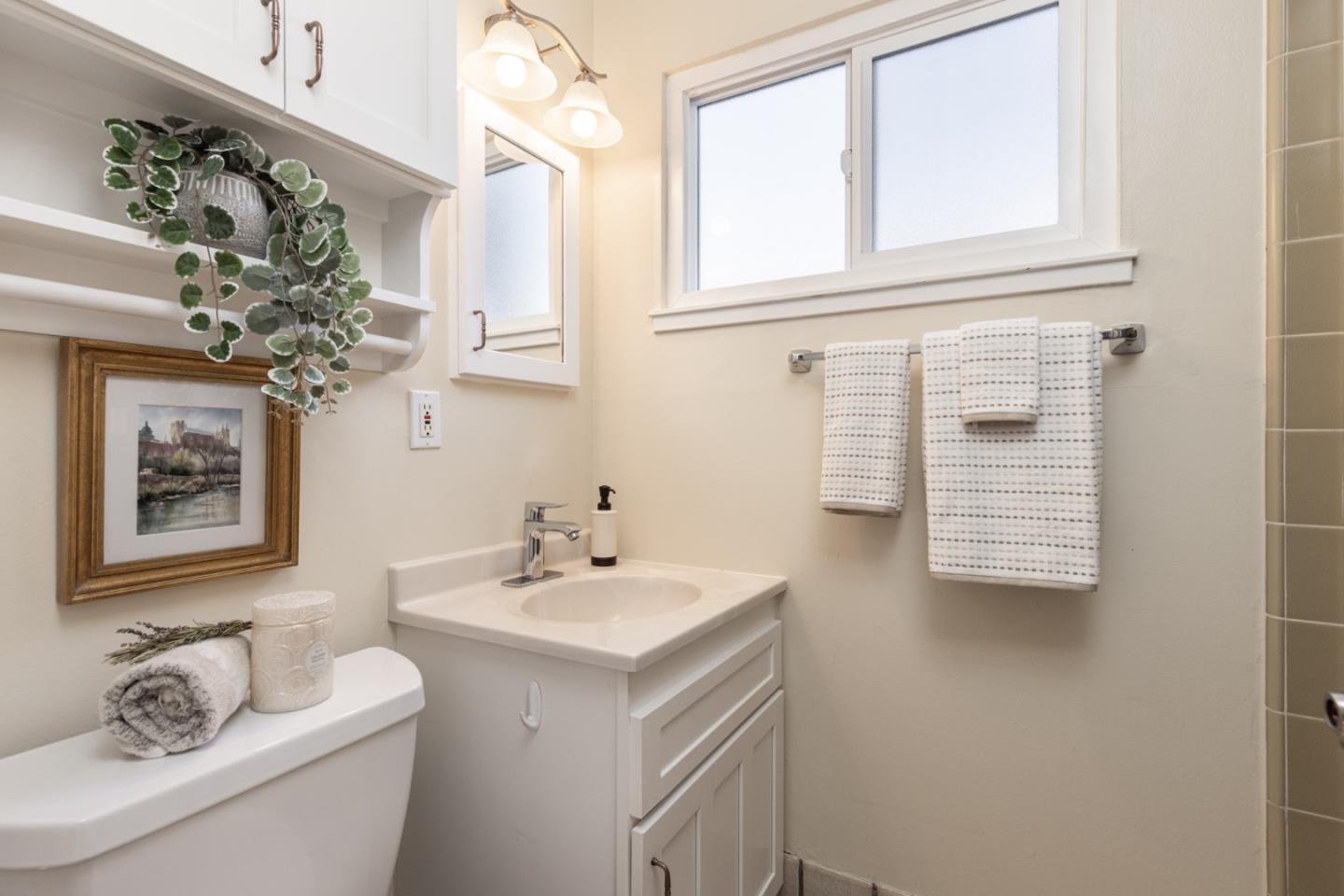 Detail Gallery Image 14 of 19 For 3284 Sycamore Pl, Carmel,  CA 93923 - 4 Beds | 3 Baths