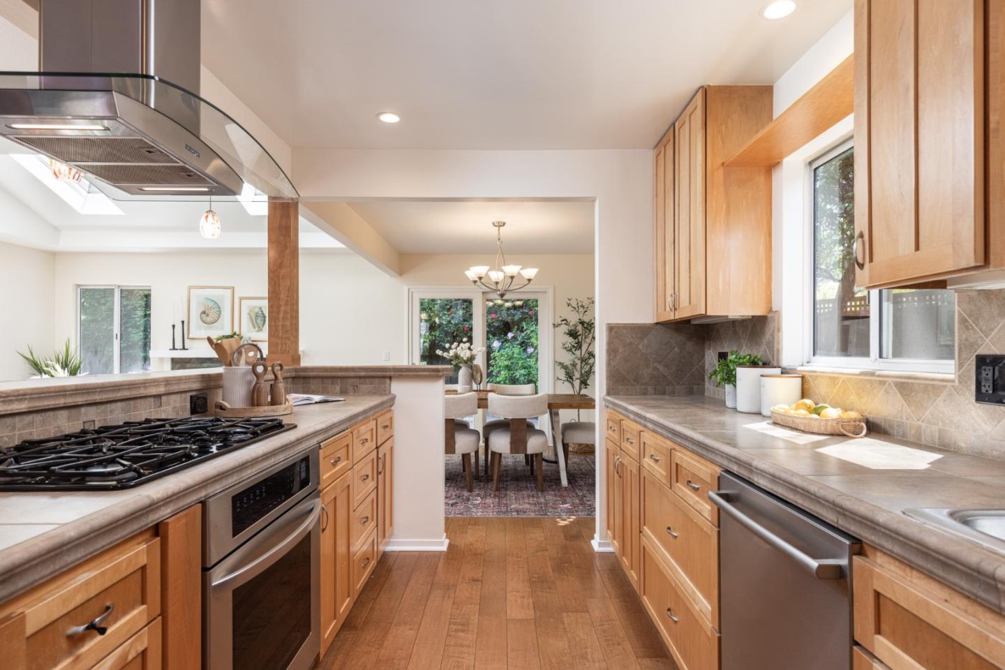 Detail Gallery Image 7 of 19 For 3284 Sycamore Pl, Carmel,  CA 93923 - 4 Beds | 3 Baths