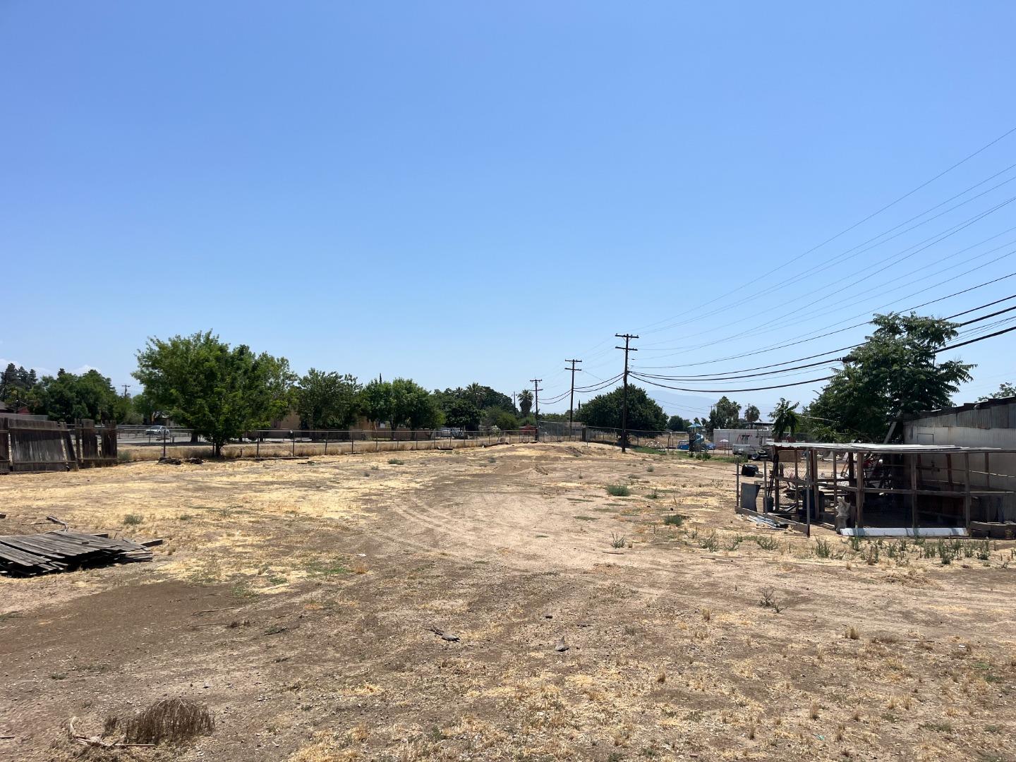 Detail Gallery Image 3 of 5 For 1600 Kentucky St, Bakersfield,  CA 93305 - – Beds | – Baths