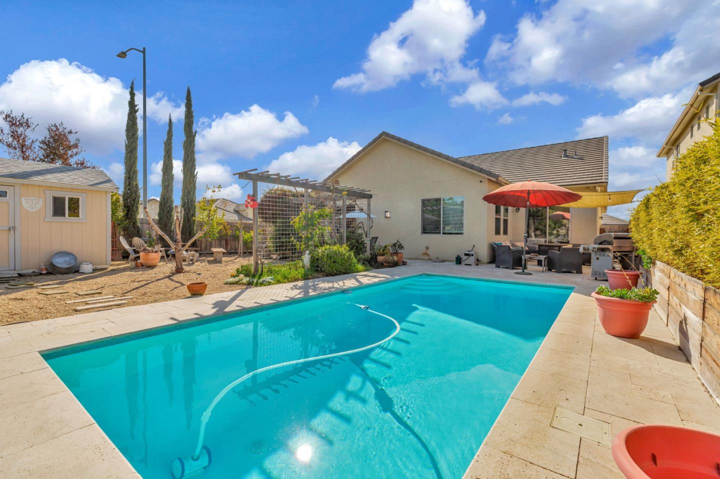 Detail Gallery Image 10 of 59 For 1667 Santana Ranch Dr, Hollister,  CA 95023 - 3 Beds | 2 Baths