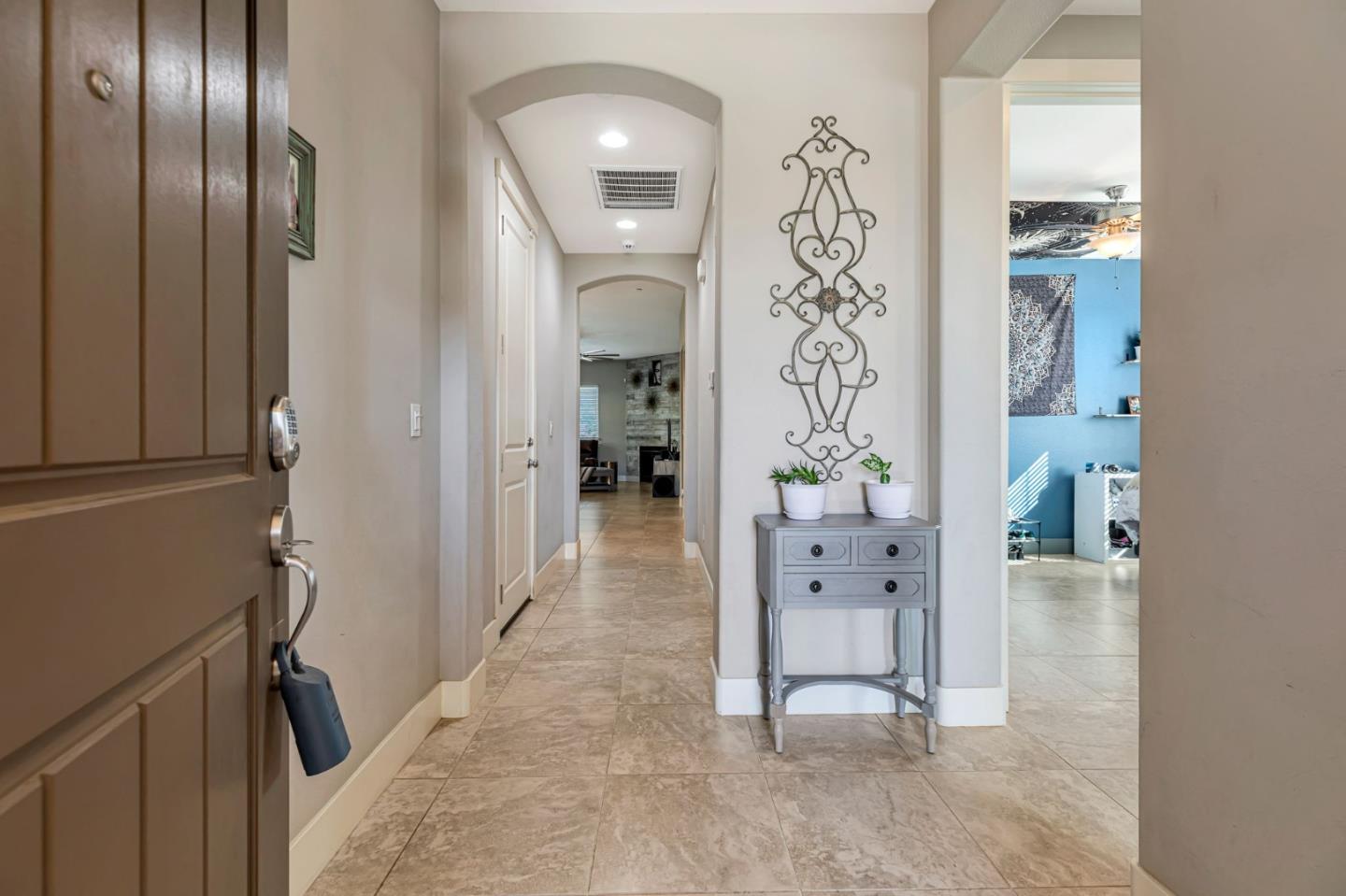 Detail Gallery Image 13 of 59 For 1667 Santana Ranch Dr, Hollister,  CA 95023 - 3 Beds | 2 Baths