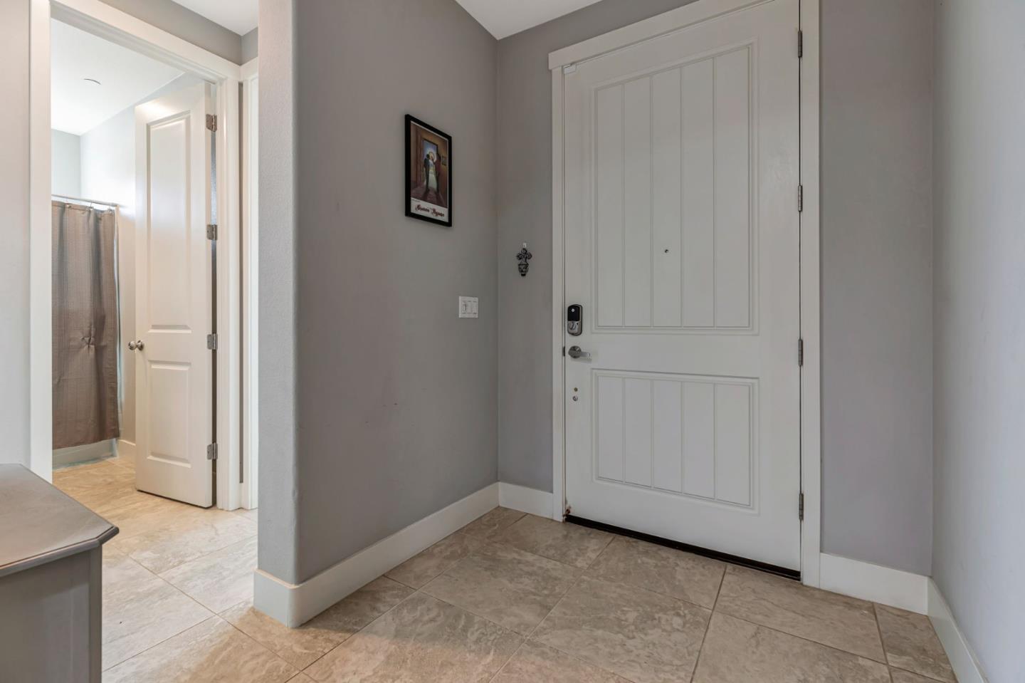 Detail Gallery Image 14 of 59 For 1667 Santana Ranch Dr, Hollister,  CA 95023 - 3 Beds | 2 Baths