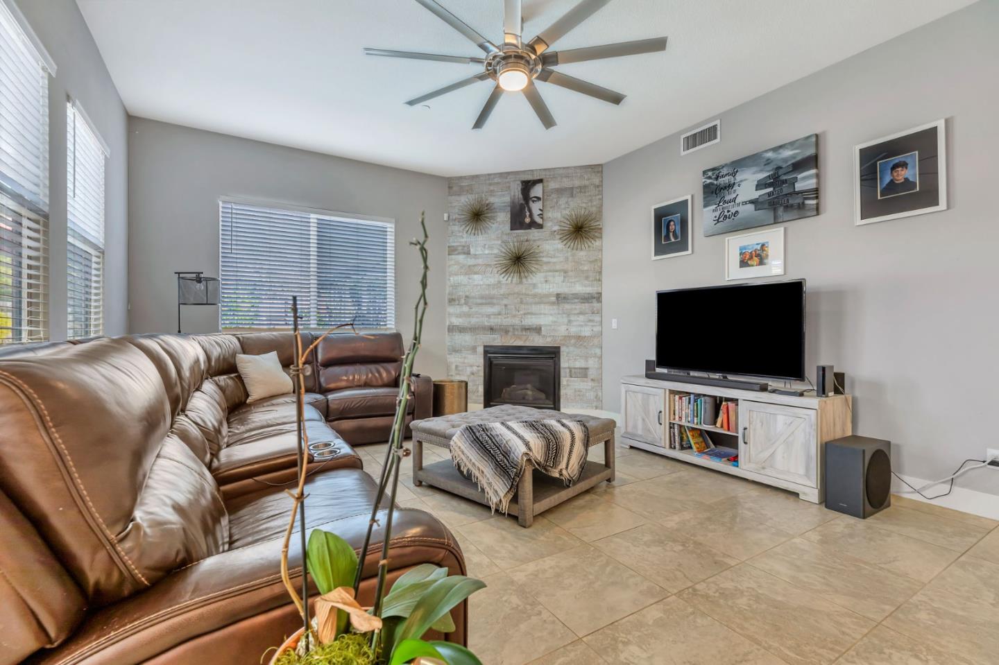 Detail Gallery Image 15 of 59 For 1667 Santana Ranch Dr, Hollister,  CA 95023 - 3 Beds | 2 Baths