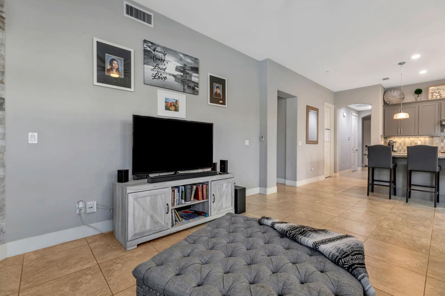 Detail Gallery Image 18 of 59 For 1667 Santana Ranch Dr, Hollister,  CA 95023 - 3 Beds | 2 Baths