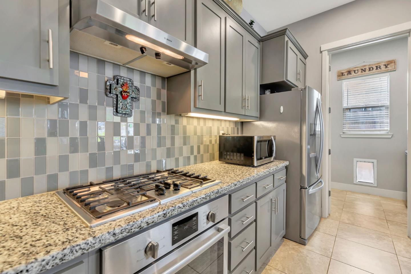 Detail Gallery Image 21 of 59 For 1667 Santana Ranch Dr, Hollister,  CA 95023 - 3 Beds | 2 Baths